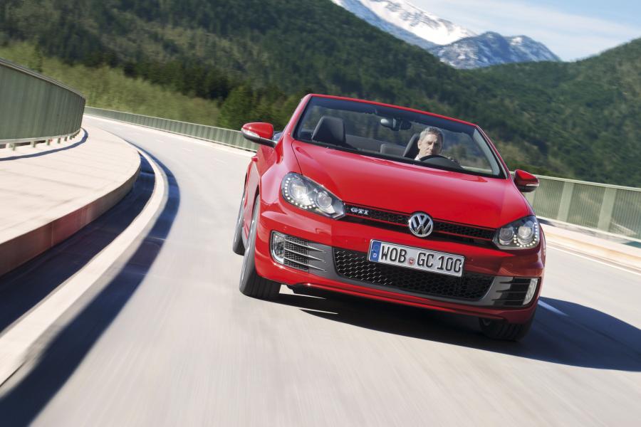  Volkswagen Golf GTi Cabrio 2012 года  (фото 32 из 61)